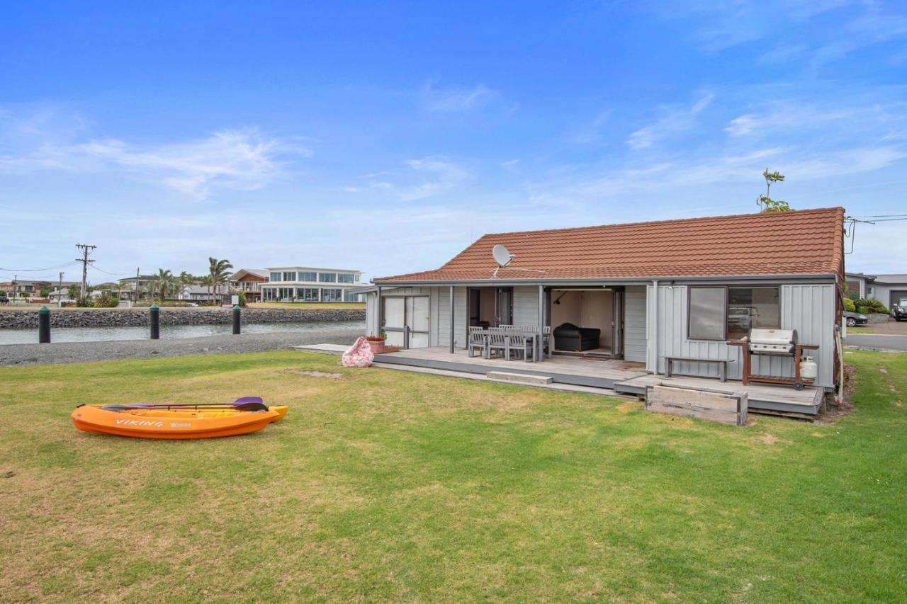The Sunrise Bach - One Tree Point Holiday Home ภายนอก รูปภาพ