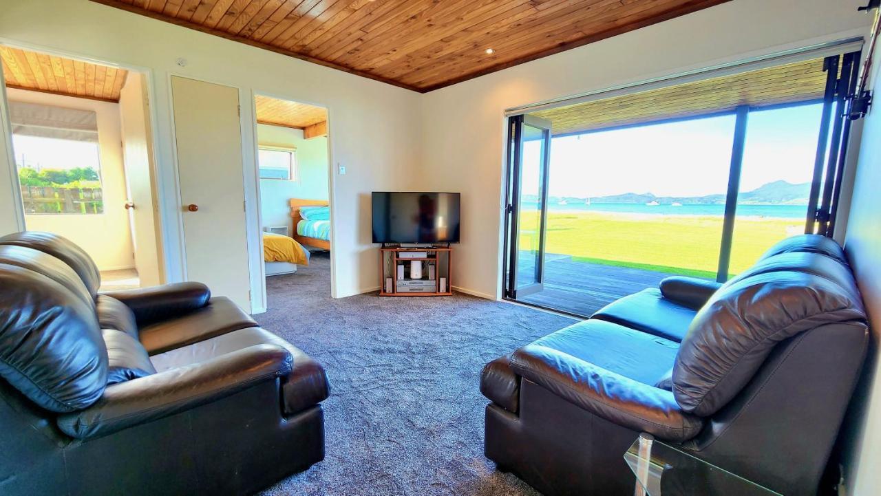 The Sunrise Bach - One Tree Point Holiday Home ภายนอก รูปภาพ